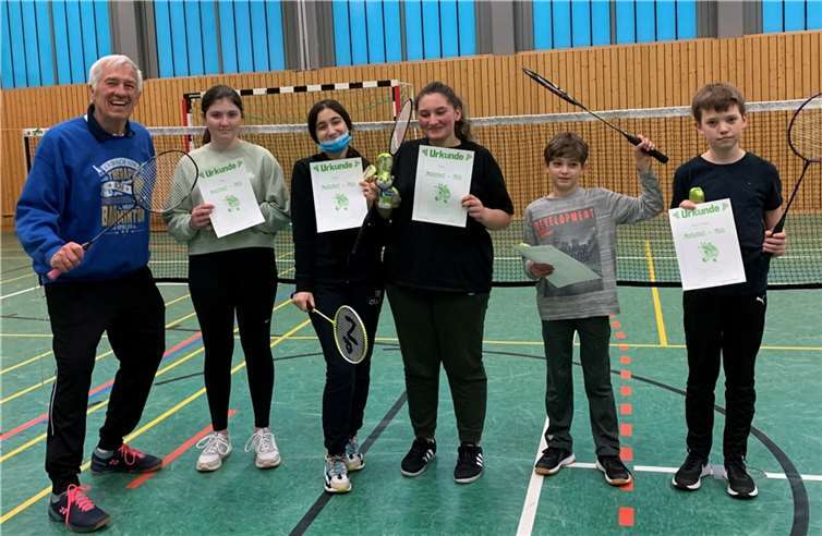 Die „Minis“ freuten sich über ihre Urkunden und Schokohasen.  Foto: privat