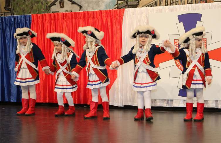 Die Minis führten ebenfalls ihre Tänze vor. Foto: Stefan Hammerschlag