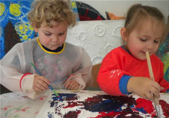 Die Minis lernten viel über die Grundfarben Rot, Gelb und Blau.