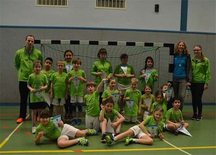 Die Minis mit ihren Trainern nach dem Turnier.Anke Bous