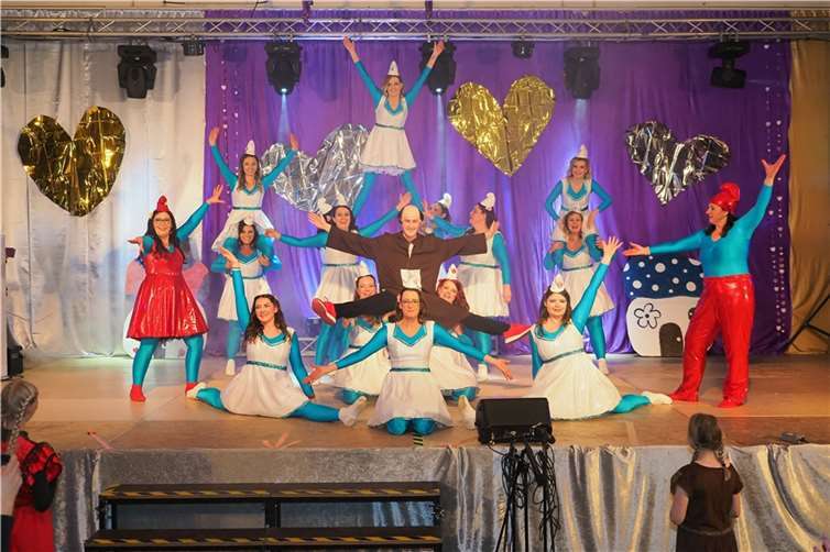 Die Mirror-Dancer eroberten als Schlümpfe die Bühne.