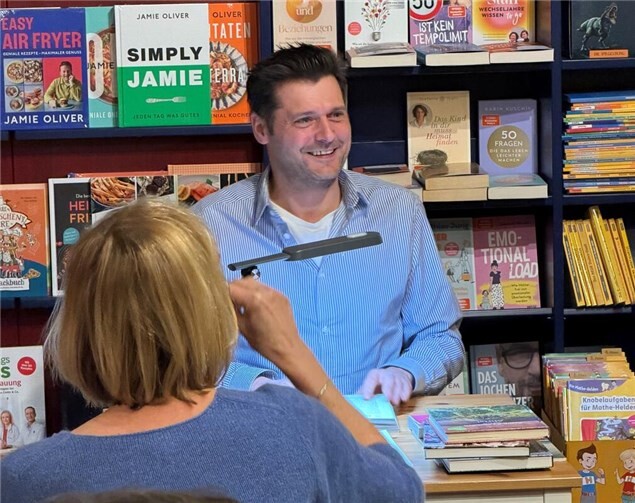 Die Mischung aus Heimatliebe und ironischen Momenten sorgte immer wieder für herzliche Lacher.  Foto: privat