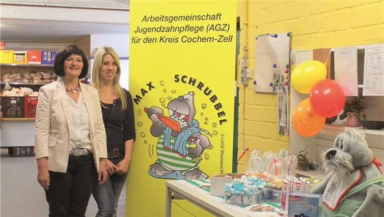 Die Mitarbeiter der AG Jugendzahnpflege freuen sich auf regen Besuch am Max Schrubbel Stand.privat