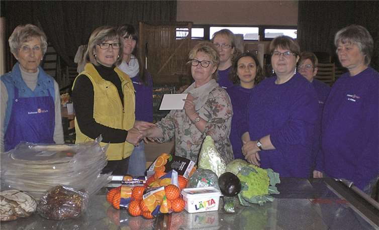 Die Mitarbeiter der Ausgabestelle Mülheim-Kärlich freuten sich über die großzügige Spende. Privat