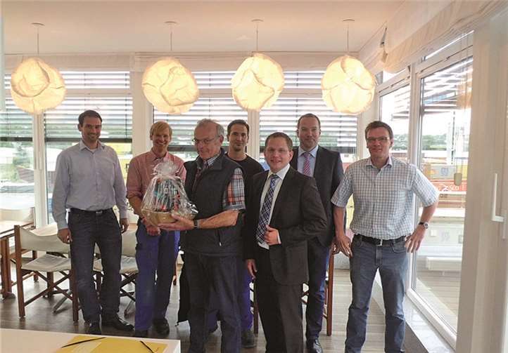 Die Mitarbeiter, der Betriebsrat sowie die Geschäftsführung der Stadtwerke Andernach GmbH verabschieden den langjährigen Mitarbeiter Manfred Lehnen.Stadtwerke Andernach GmbH