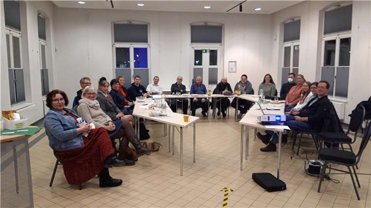 Die Mitarbeiter der Jugendpflege konnten letztendlich 18 Teilnehmer von 13 Vereinen und Initiativen begrüßen, um gemeinsam über die Möglichkeiten einer engeren Vernetzung und Kooperation zu beraten.  Quelle: VG Bad Breisig