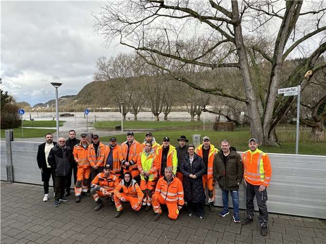 Die Mitarbeiter des Baubetriebshofs haben sich insbesondere beim Aufbau der Hochwasserschutzwand in der Konrad-Adenauer-Allee hervorgetan. Foto: privat