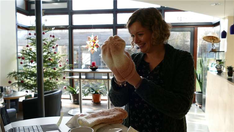 Die Mitarbeiter hatten sichtlich Spaß beim Anbieten und Ersteigern der selbsterzeugten Produkte.Quelle: Dr. Eckel