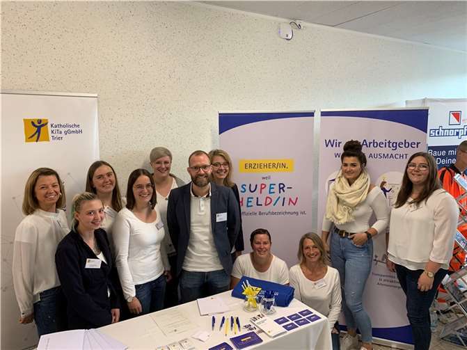 Die MitarbeiterInnen stellten den Messebesuchern die Vielfalt des Erzieherberufes dar.  Foto: privat