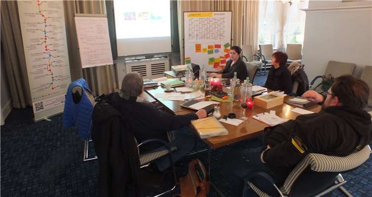 Die Mitarbeiterinnen und Mitarbeiter des pro Büros für Jugendarbeit der VG Altenahr in Klausur.privat