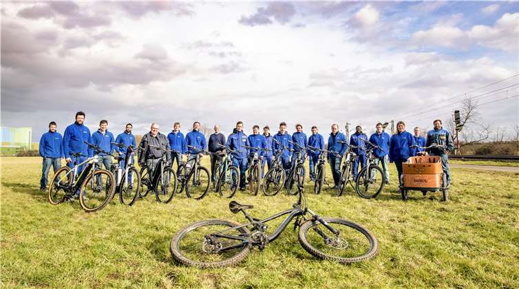 Die Mitarbeiterinnen und Mitarbeiter von der VIVA SOLAR Energietechnik GmbH können nun emissionsfrei zur Arbeit fahren.Foto: privat