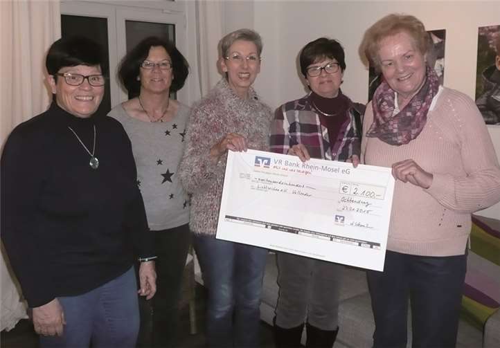 Die Mitarbeiterinnen von Lichtzeichen e.V. freuen sich sehr über die großzügige Unterstützung der KfD Ochtendung.Mülhausen