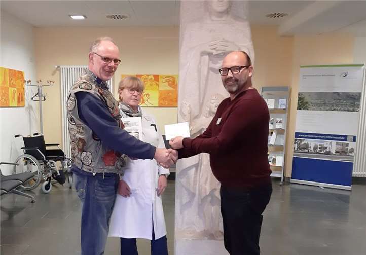 Die Mitarbeitervertretung des Klinikum Mittelmosel hat eine Spende in Höhe von 500 Euro an das Nikolaus Team Bremm überreicht. Die Spende kommt dem 4-jährigen Noah aus Hauroth zugute.Foto: TE