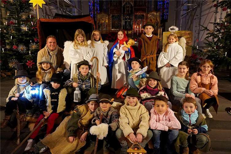 Die Mitfeiernden waren fasziniert von der Ernsthaftigkeit und der Echtheit, mit der die Kinder in ihren unterschiedlichen Rollen spielten.  Foto: privat