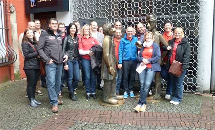 Die Mitgereisten gemeinsam mit "Tünnes" und "Schäl". privat