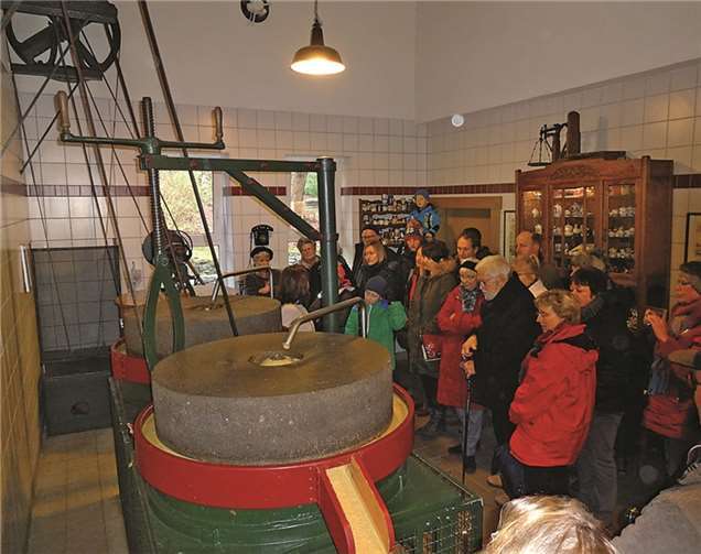 Die Mitglieder bei der informativen Führung. privat