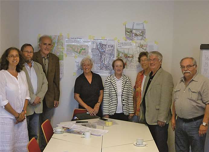 Die Mitglieder besprachen ausgiebig den möglichen Standort der neuen Synagoge.privat