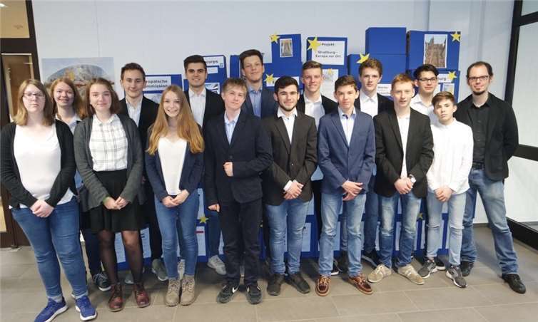 Die Mitglieder der AG mit ihrem Schulpaten Dr. Torben Stretz.privat