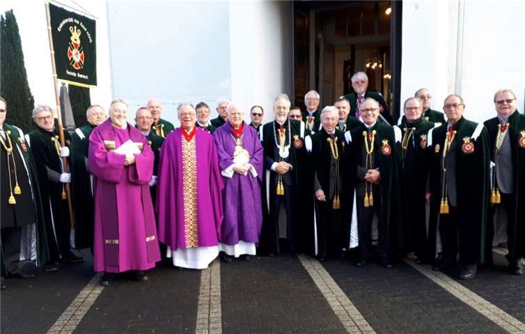 Die Mitglieder der Bruderschaft vom Orden des Roten Löwen von Limburg und des Heiligen Sebastian.Foto: privat