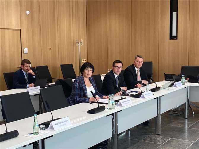 Die Mitglieder der CDU-Fraktion im Untersuchungsausschuss: Anette Moesta, Marcus Klein und Gordon Schnieder bei der konstituierenden Sitzung. Foto: privat