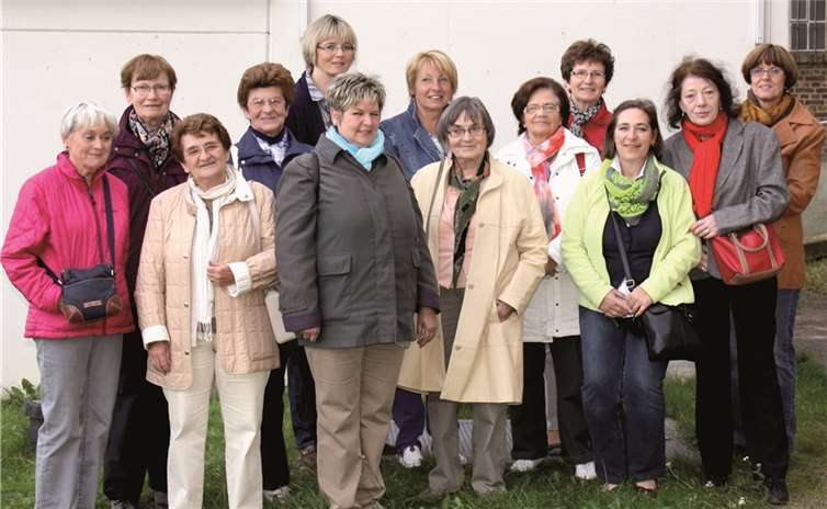 Die Mitglieder der Damengymnastikgruppe machten sich einen Eindruck über die Tuchherstellung. privat