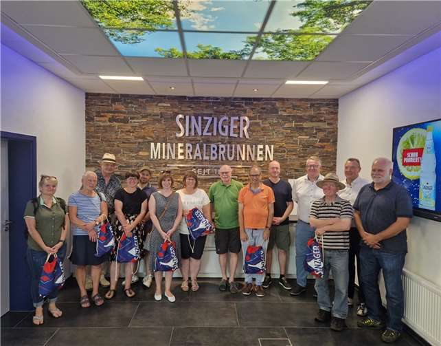 Die Mitglieder der FBL Remagen beim Besuch des Sinziger Mineralbrunnen.  Foto: privat