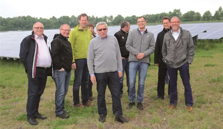 Die Mitglieder der FWG Maifeld informierten sich bei Sybac Solar über den Stand der erneuerbaren Energien. privat