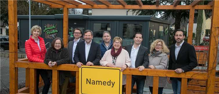 Die Mitglieder der FWG Namedy bereiten sich auf die Wahl zum Ortsbeirat vor (v. l.): Elke Tibbe-Küch, Anne Groß, Janusch Fischer, Hartmut Dressel, Steffen Gehm, Ursula Friedrichs, Dr. Ulrich Blang, Raphaela Gehm und Christian Greiner. Es fehlt Torsten Helf. Foto: Peter Riege/FWG Namedy