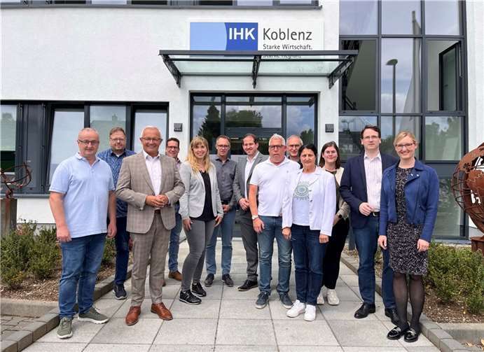 Die Mitglieder der Fachkräfteallianz kamen zusammen, um über die vergangene Ausbildungsmesse und deren Zukunft zu beraten.  Foto: Begüm Yurdanur