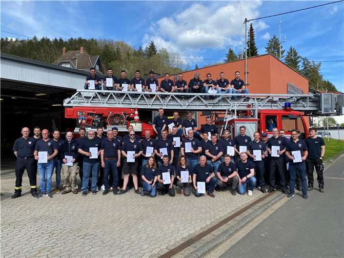 Die Mitglieder der Feuerwehr Adenau bei der Verleihung der Fluthelfer-Medaille.  Foto: privat