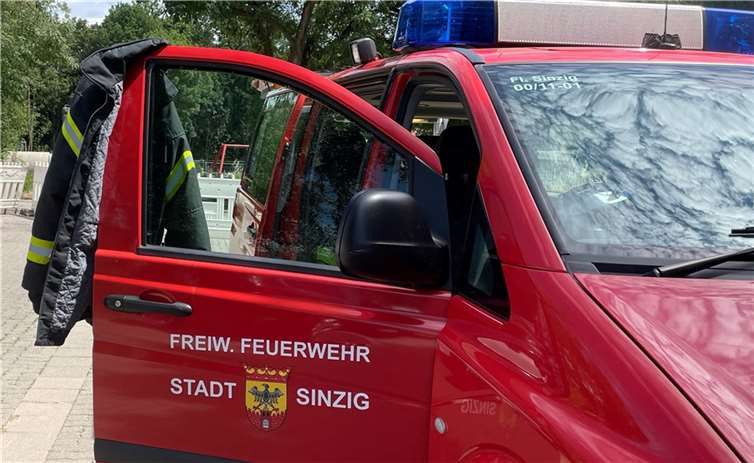 Die Mitglieder der Feuerwehr sind erschrocken: Ein neues Feuerwehrhaus an der Kölner Straße ist für die ehrenamtlichen Helfer undenkbar.  Foto: ROB
