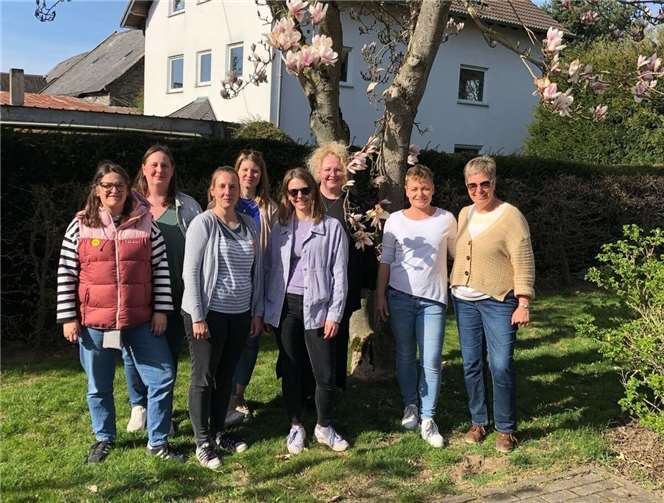 Kleine Entdecker auf Osternestsuche Die Mitglieder der Frauengemeinschaft Kehrig hatten zur Ostereiersuche auf der Wiese der Kirche eingeladen. Fotos: privat