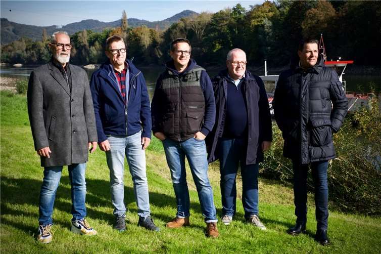 Die Mitglieder der Freien Bürgerliste Remagen im Ortsbeirat Rolandswerth trafen sich am vergangenen Wochenende gegenüber der zum Remagener Ortsteil Rolandswerth gehörenden Insel Nonnenwerth.Foto: privat