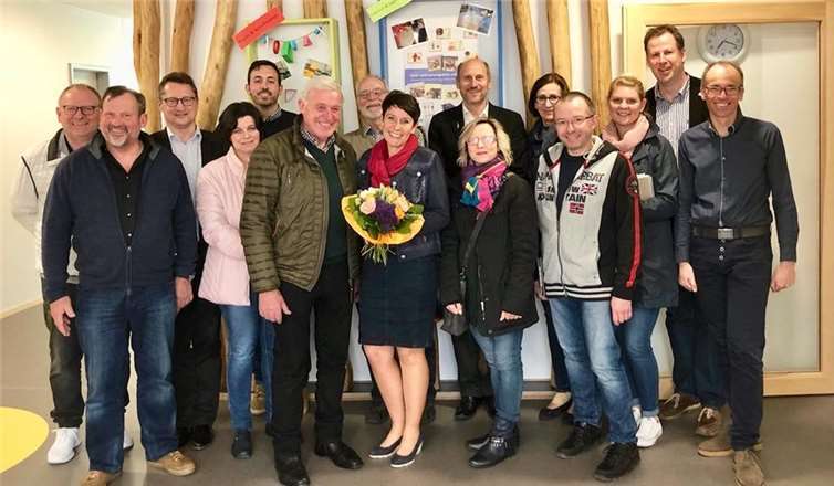 Die Mitglieder der Freien Wählergruppe Mayen Koblenz e.V. mit KiTa Leiterin Marion Weber (Mitte) und Sven Normann von der Verbandsgemeinde Weißenthurm (re.).Uwe Berens