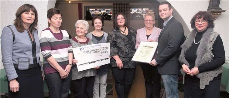Die Mitglieder der Gruppe Miteinander mit der Schirmherrin Mechthild Heil MdB (links) und dem CDU-Vorsitzenden Torsten Welling (2.v.r.). privat