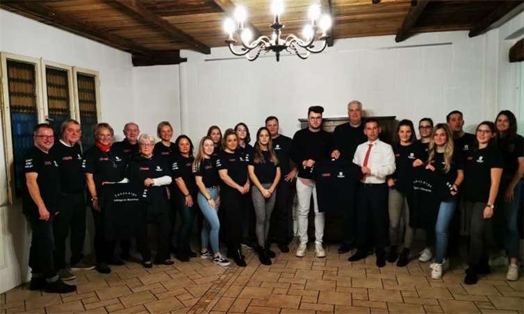 Die Mitglieder der Hafengarde freuen sich auf jede Gelegenheit, das neue Shirt auszuführen. Foto: privat