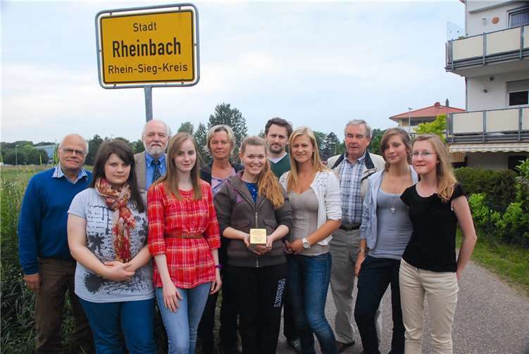 Die Mitglieder der Initiative und des Jugendparlaments wollen weiter machen, bis alle 34 Steine in Rheinbach verlegt sind. WM