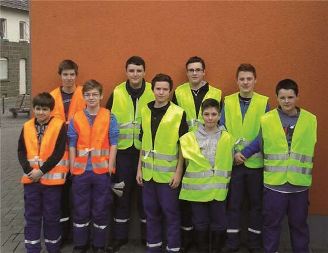 Die Mitglieder der Jugendfeuerwehr beteiligten sich am Dreck-weg-Tag. privat