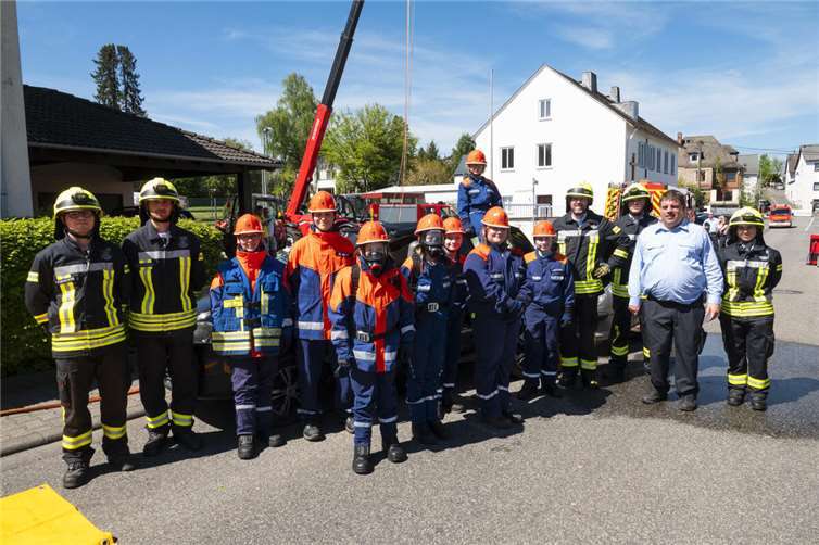 Die Mitglieder der Jugendfeuerwehr nach der Übung mit ihren Betreuern.Fotos: Feuerwehr VG Dierdorf/Wolfgang Tischler