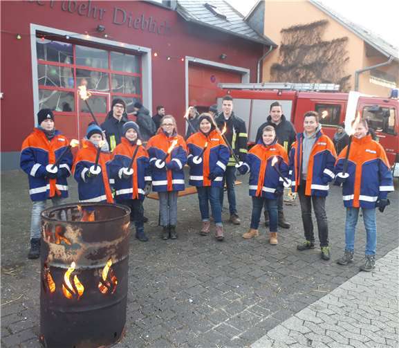 Die Mitglieder der Jugendfeuerwehr vor dem Aufbruch zur Fackelwanderung.Foto: privat