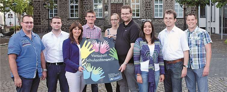 Die Mitglieder der Jungen Union Maifeld mit ihrem Vorsitzenden Daniel Schnack (6. v. l.), der Bundestagsabgeordneten Mechthild Heil (3. v. l.) und dem Vorsitzenden der CDU Maifeld und Gino Gilles (li.).privat