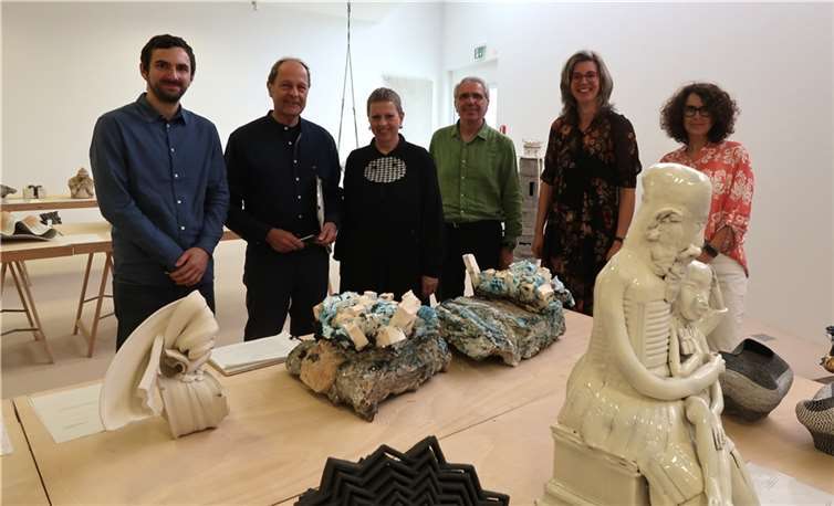 Die Mitglieder der Jury v.l.n.r.: Vasi Hîrdo, Wolfgang Lösche, Jorunn Veiteberg, Oriol Calvo Vergés, Nele van Wieringen (Moderation des Juryverfahrens), Petra Noll.  Foto: Keramikmuseum / Bettina Keßler