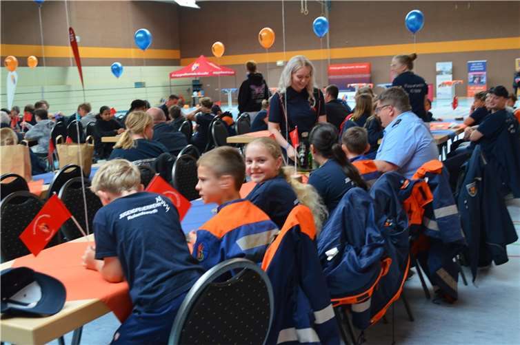 Die Mitglieder der Kreisjugendfeuerwehr waren gut gelaunt.