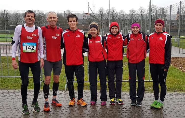Die Mitglieder der LG Maifeld-Pellenz hatten trotz des schlechten Wetters gute Laune und erliefen sich tolle Plätze in Trier.Foto: privat