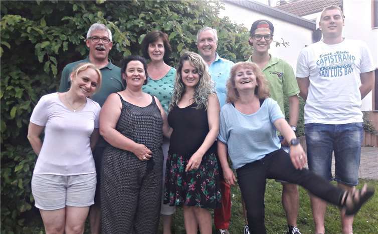 Die Mitglieder der Laienspielgruppe St. Katharinen sind in bester Theaterlaune und freuen sich bereits auf die Aufführungen im November. Foto: privat