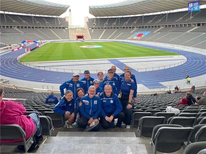 Die Mitglieder der Laufgemeinschaft Laacher See im Berliner Olympiastadion.  Foto: privat