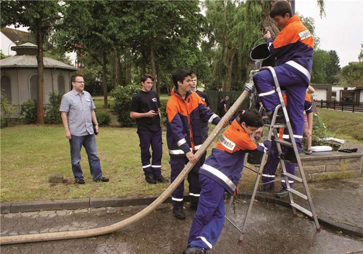 Die Mitglieder der Mülheim-Kärlicher Feuerwehr bewältigten die Geschicklichkeitsspiele mit viel Engagement. Nach Auswertung aller Wettbewerbe belegten die Jugendlichen den 4. Platz und verpassten damit nur knapp den Sprung auf das Siegerpodest.