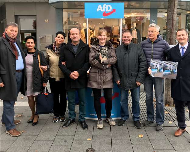 Die Mitglieder der Neuwieder AfD waren mit einem Infostand in der Innenstadt vertreten. Foto: AfD