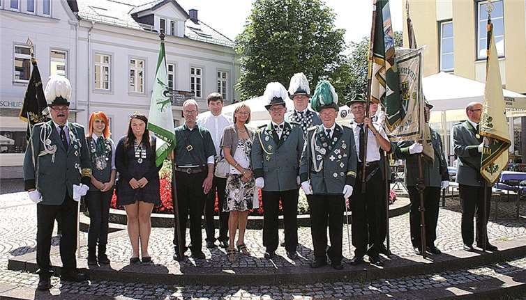Die Mitglieder der Schützenbruderschaft. RÜ