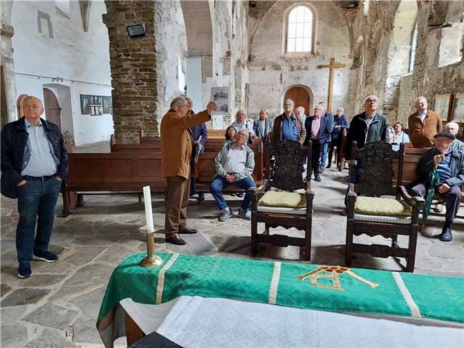 Die Mitglieder der Senioren Union Neuwied waren zum Abschluss des Jahresprogramms zu einer Führung in der ehemaligen Abtei Rommersdorf im Neuwieder Stadtteil Heimbach-Weis zusammengekommen. Foto: CDU
